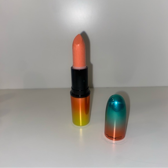 Mac wash and dry lipstick bundle - Picture 6 of 11